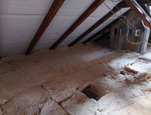 Zateplení bytového domu pomocí foukané izolace